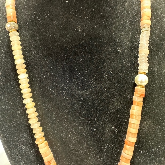 Sarafina pink/peach quartz tassel necklace - Picture 6 of 8